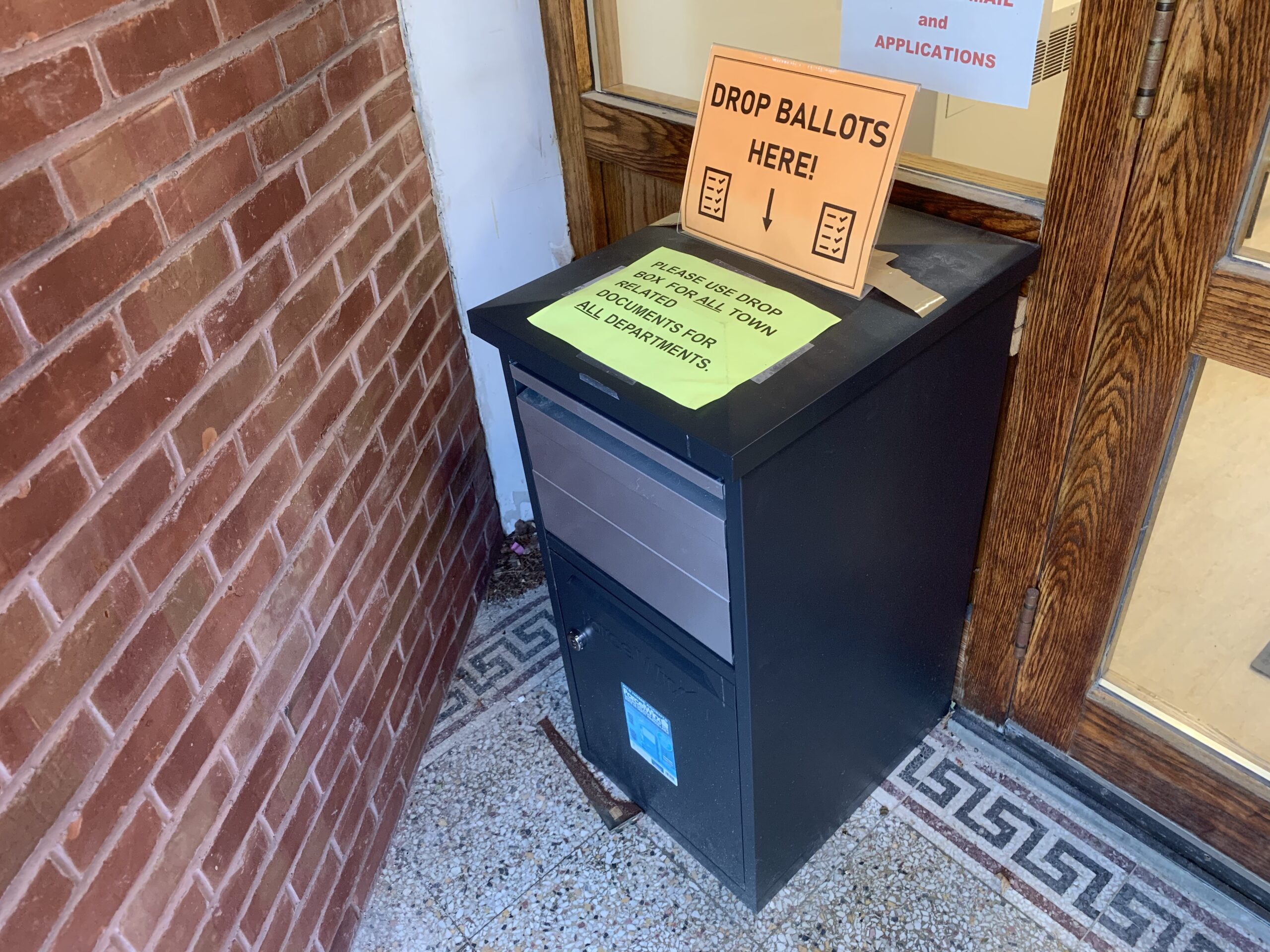 Town clerk clarifies mail-in ballot deadline after some voters receive wrong information