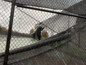 Tennis court in wind