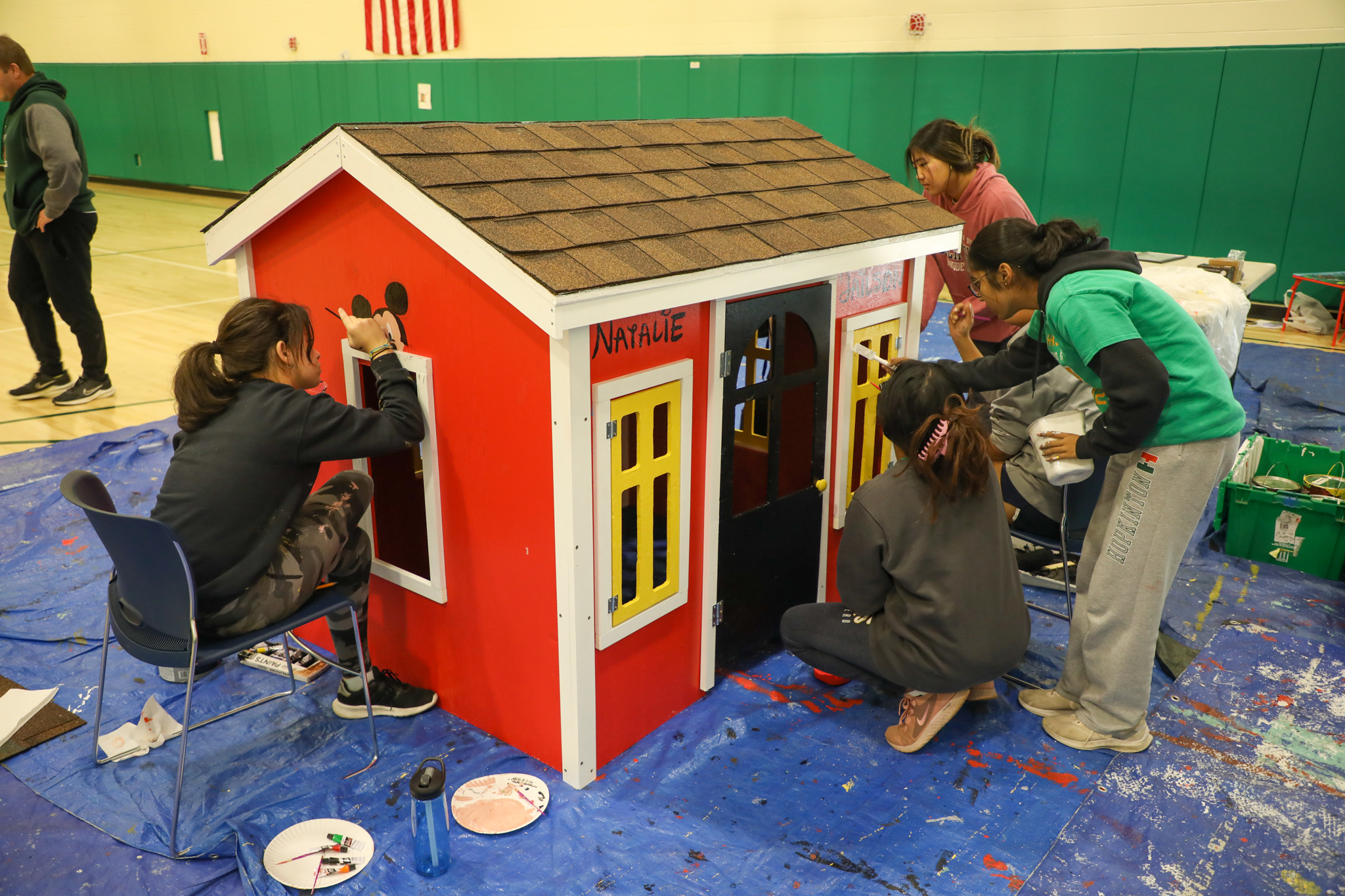 HHS Habitat for Humanity club builds playhouse for veteran’s children
