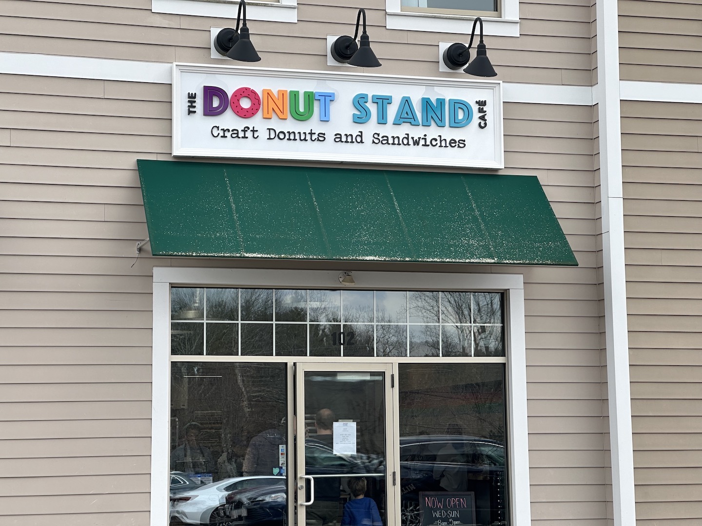 Independent Thoughts: Doughnuts, deli, pizza — new offerings hit town