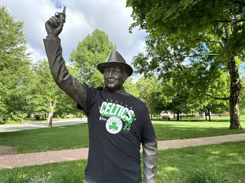 Starter statue-Celtics