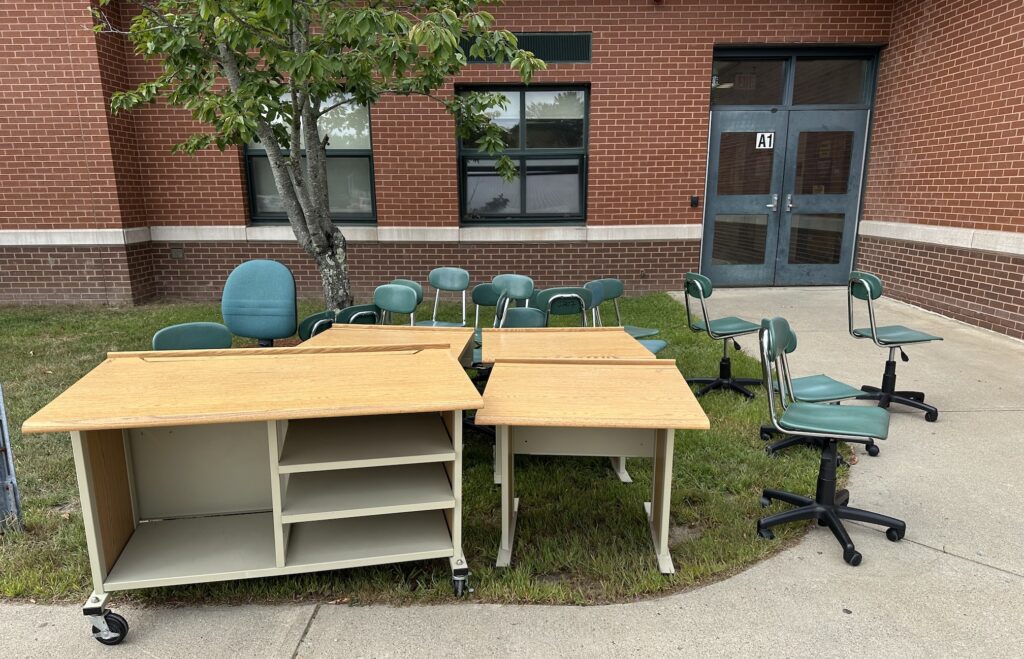 Desks Curb HHS