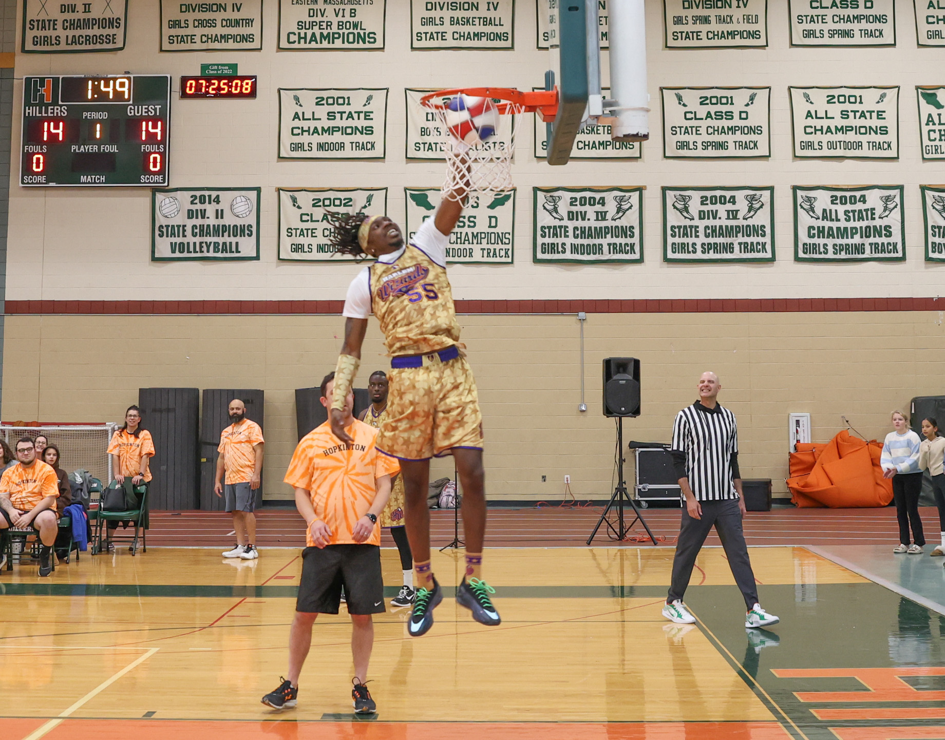 Photos: Harlem Wizards vs. Hopkinton school staff basketball game