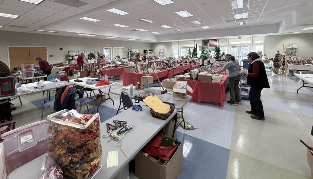 Senior Center Holiday Sale