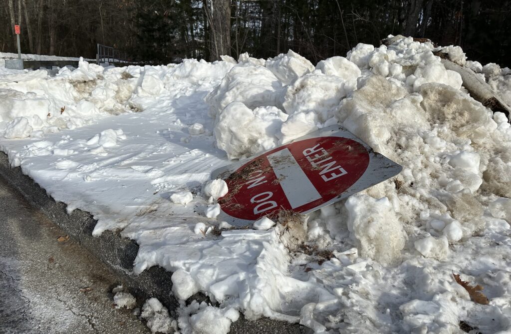 Sign in snow Hopkins