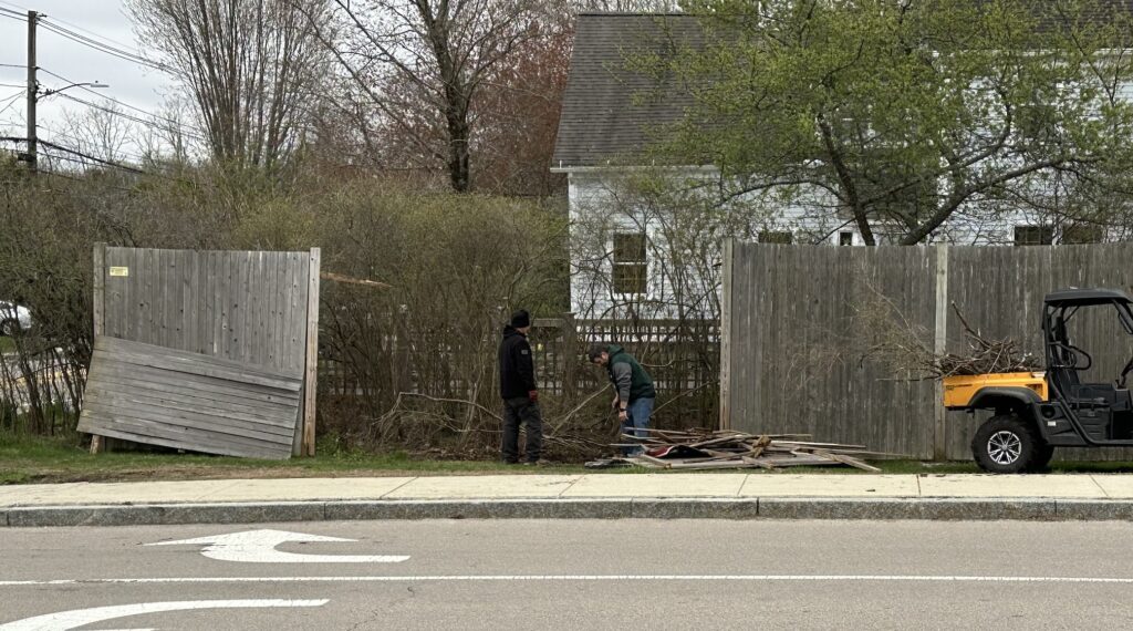 Loop Road fence repair